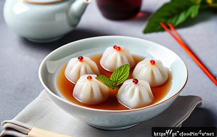 중국식 디저트 만들기 - A close-up, high-resolution image of traditional Chinese sweet rice dumplings (tangyuan) in a delica...